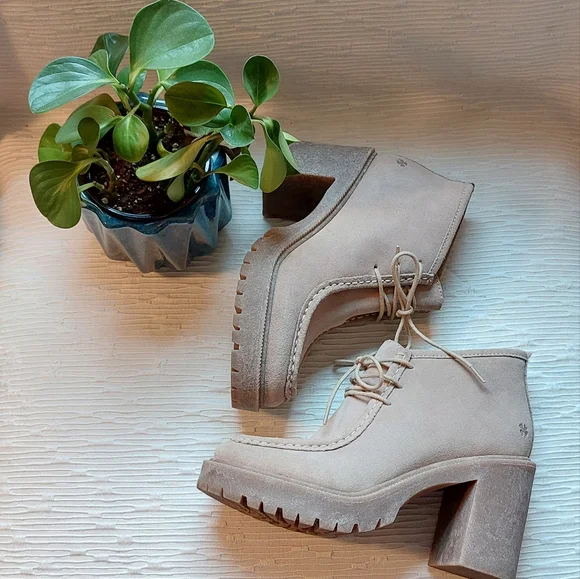 Lucky Brand Cream Lace-Up Ankle Booties Size 6.5 - Picture 4 of 10